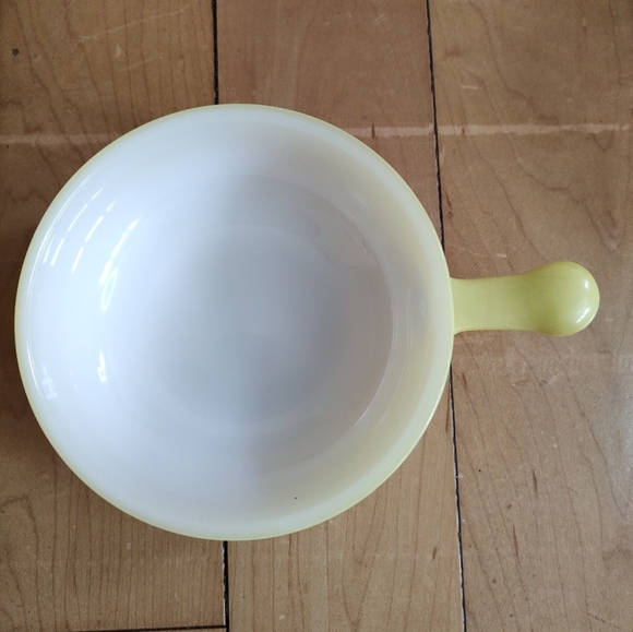 Glasbake Set of 5 Milk Glass Pale Yellow and White Handle Soup Bowls - Picture 9 of 12